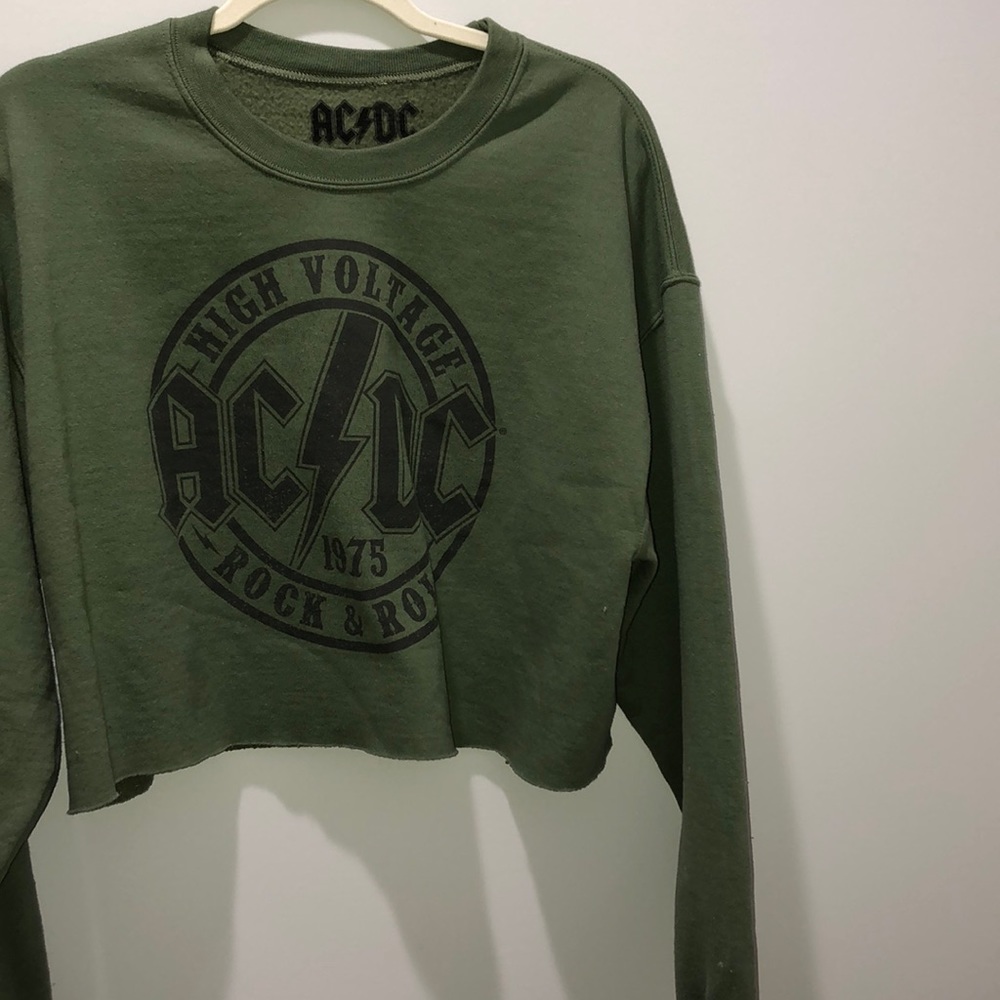 Green AC/DC Crop Top w/ Long Sleeves 🤟🏼⚡️
